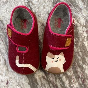See Kai Run - Size 6 - Berry Kitty Slippers